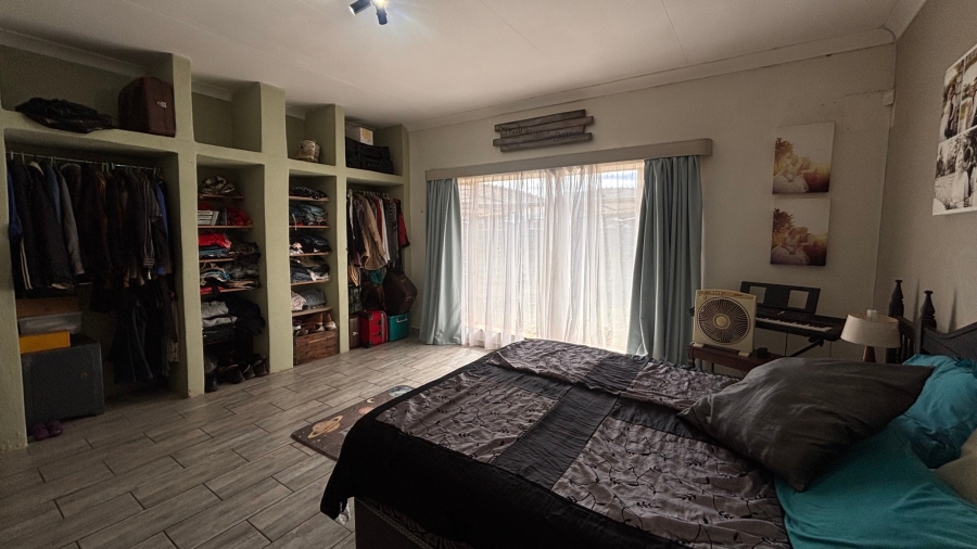 4 Bedroom Property for Sale in Flamwood North West